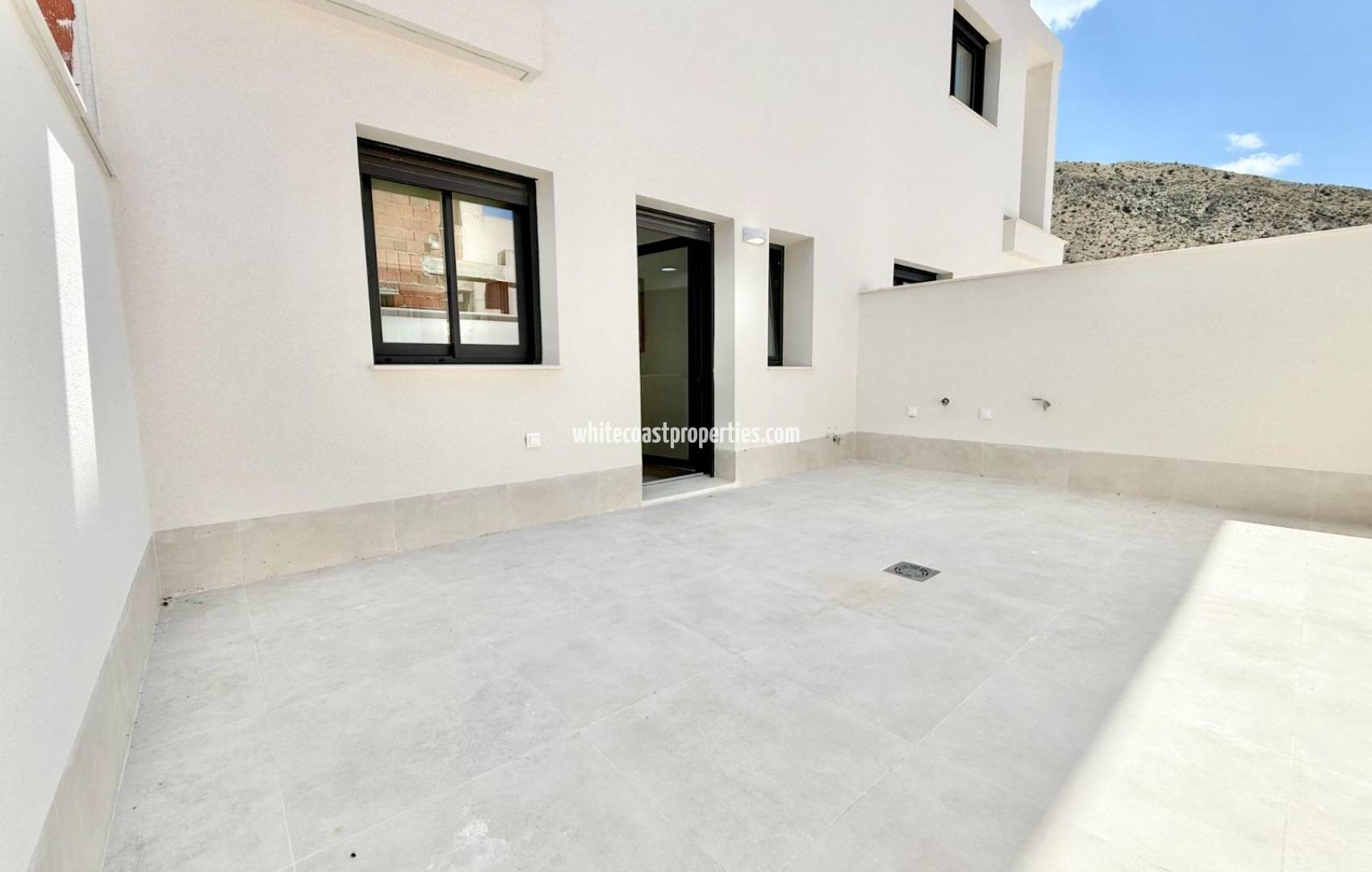 Nueva construcción  - Casa de pueblo - Cox - San Fernando