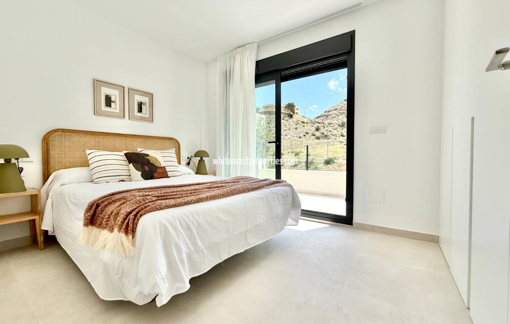 Nueva construcción  - Casa de pueblo - Cox - San Fernando